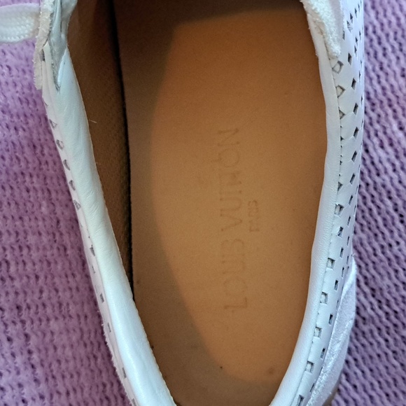 Louis Vuitton women's leather and suede sneakers. - Picture 4 of 9
